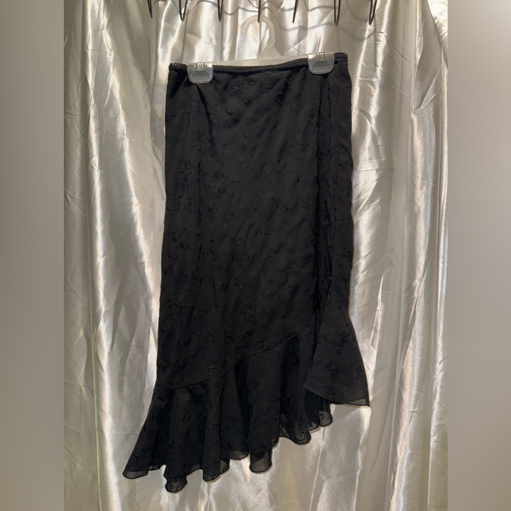 Pretty Girl Asymmetrical midi skirt